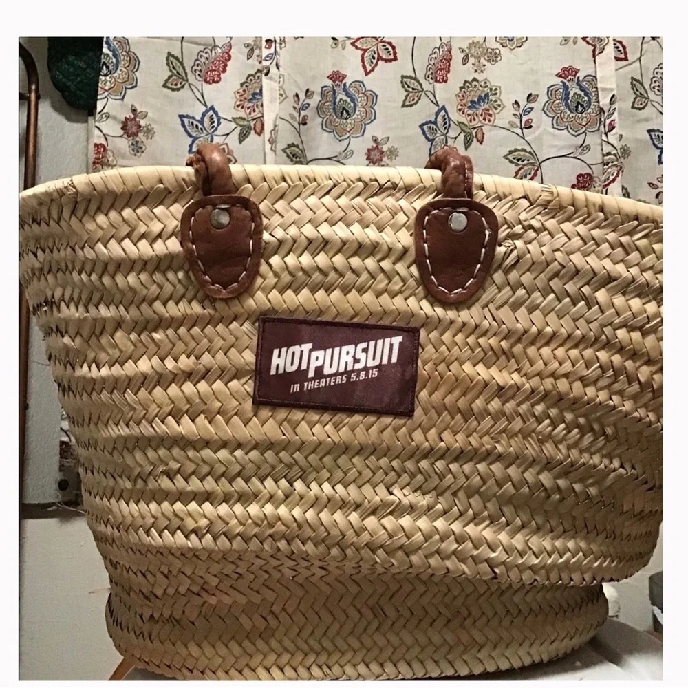 Exclusive, Picnic Basket from film Hot Pursuit 🎥 🧺 - Picture 1 of 5